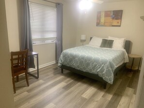 3 slaapkamers, een strijkplank/strijkijzer, gratis wifi, beddengoed