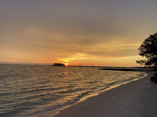 Beach nearby, sun-loungers, beach towels