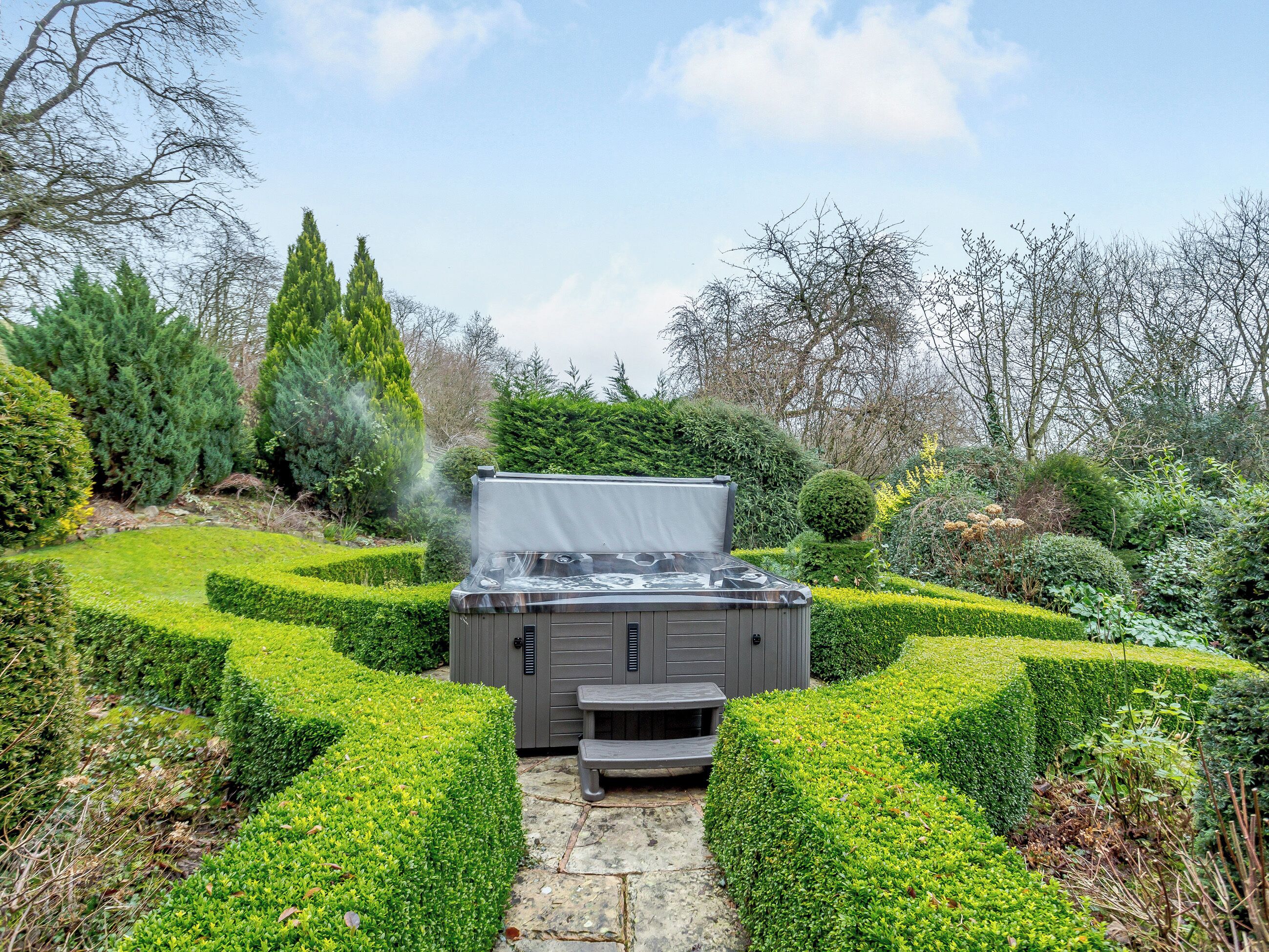 Outdoor spa tub