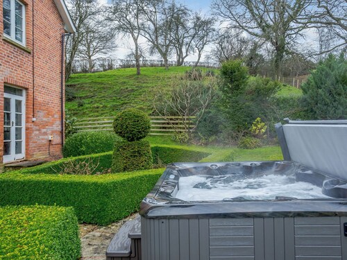 4 bedroom accommodation in Newtown