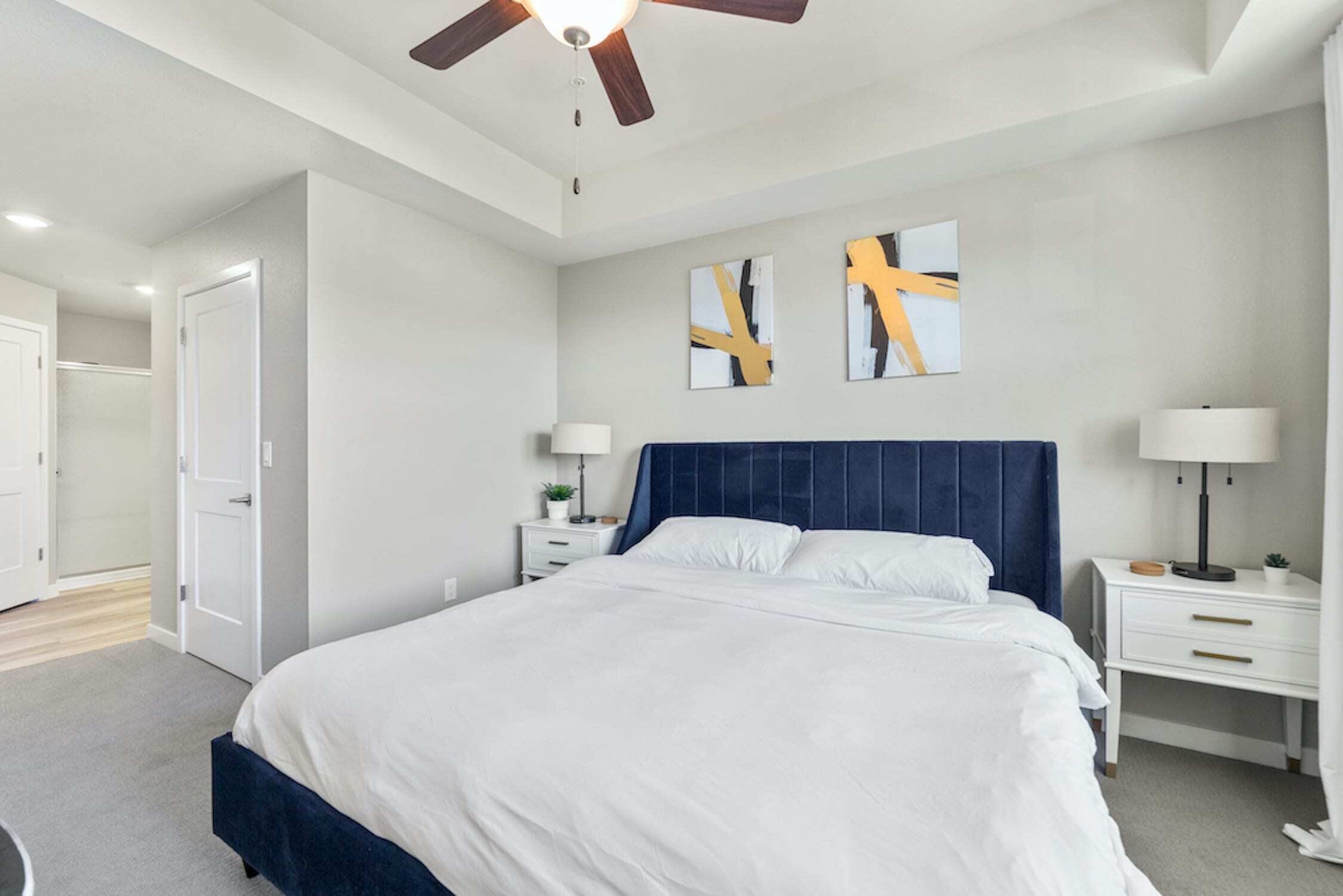 2 bedrooms, desk, iron/ironing board, WiFi
