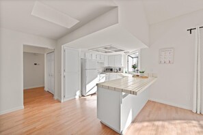 Fridge, microwave, oven, stovetop - Delightful 4BR Home Nr Downtown Reno w/ Fireplace (Reno)