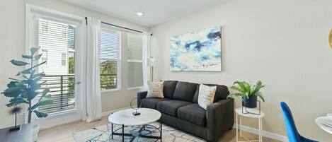 Téléviseur, bureau