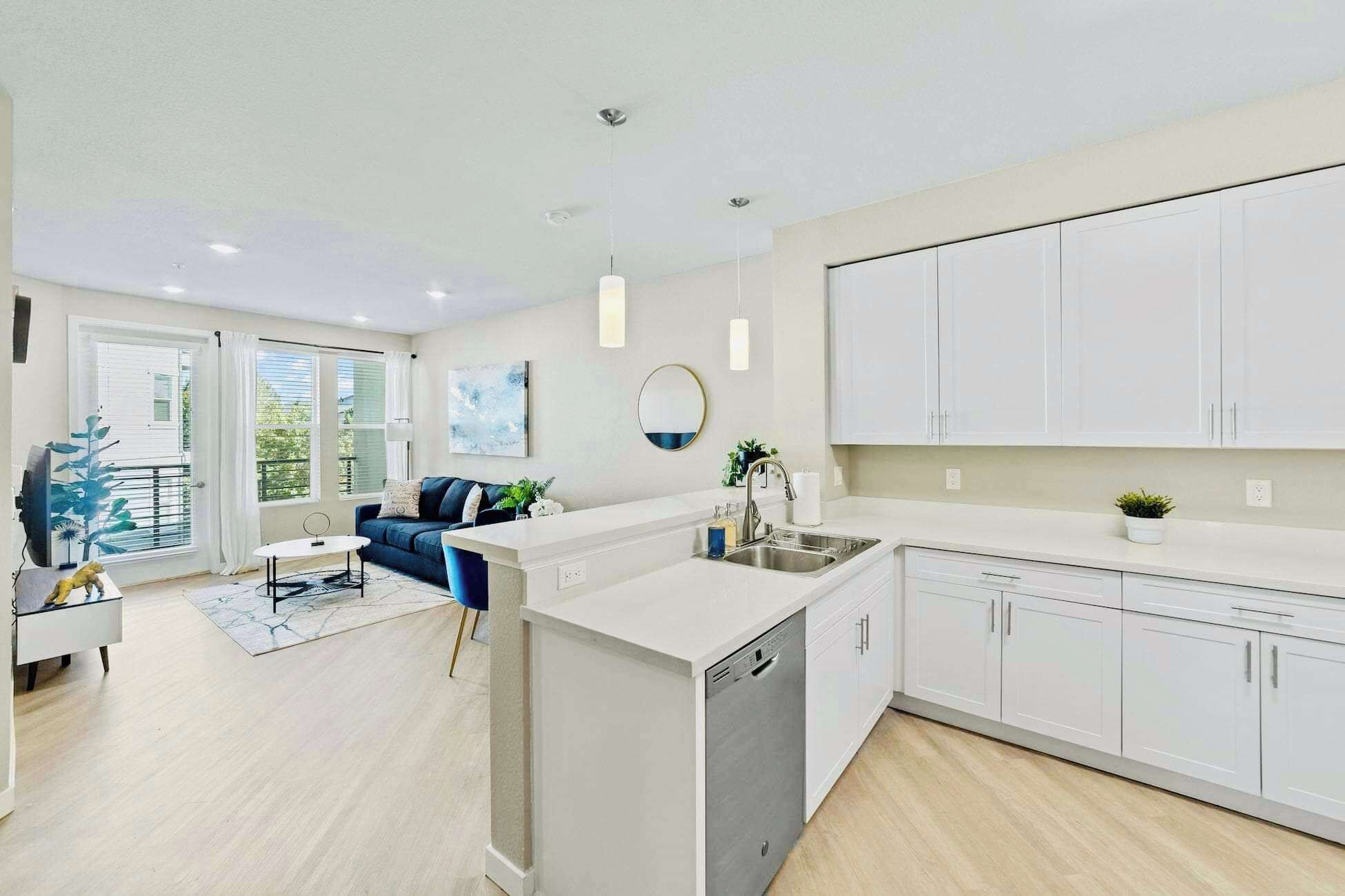 TV, Netflix, serviços de streaming, escritórios