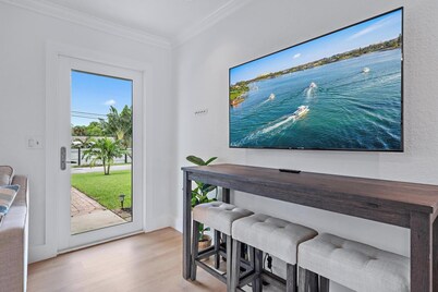 Tequesta Beach House, Heated Private Pool, Close to Beach, Sleeps 8