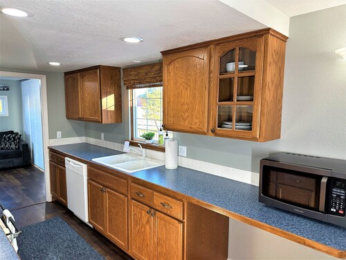 Discover St. Maries charm in our spacious 3-bedroom retreat