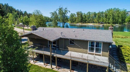 Discover St. Maries charm in our spacious 3-bedroom retreat