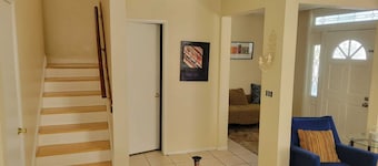 Charming 3-bedroom Condo w/ Patio - Cal Tech Area