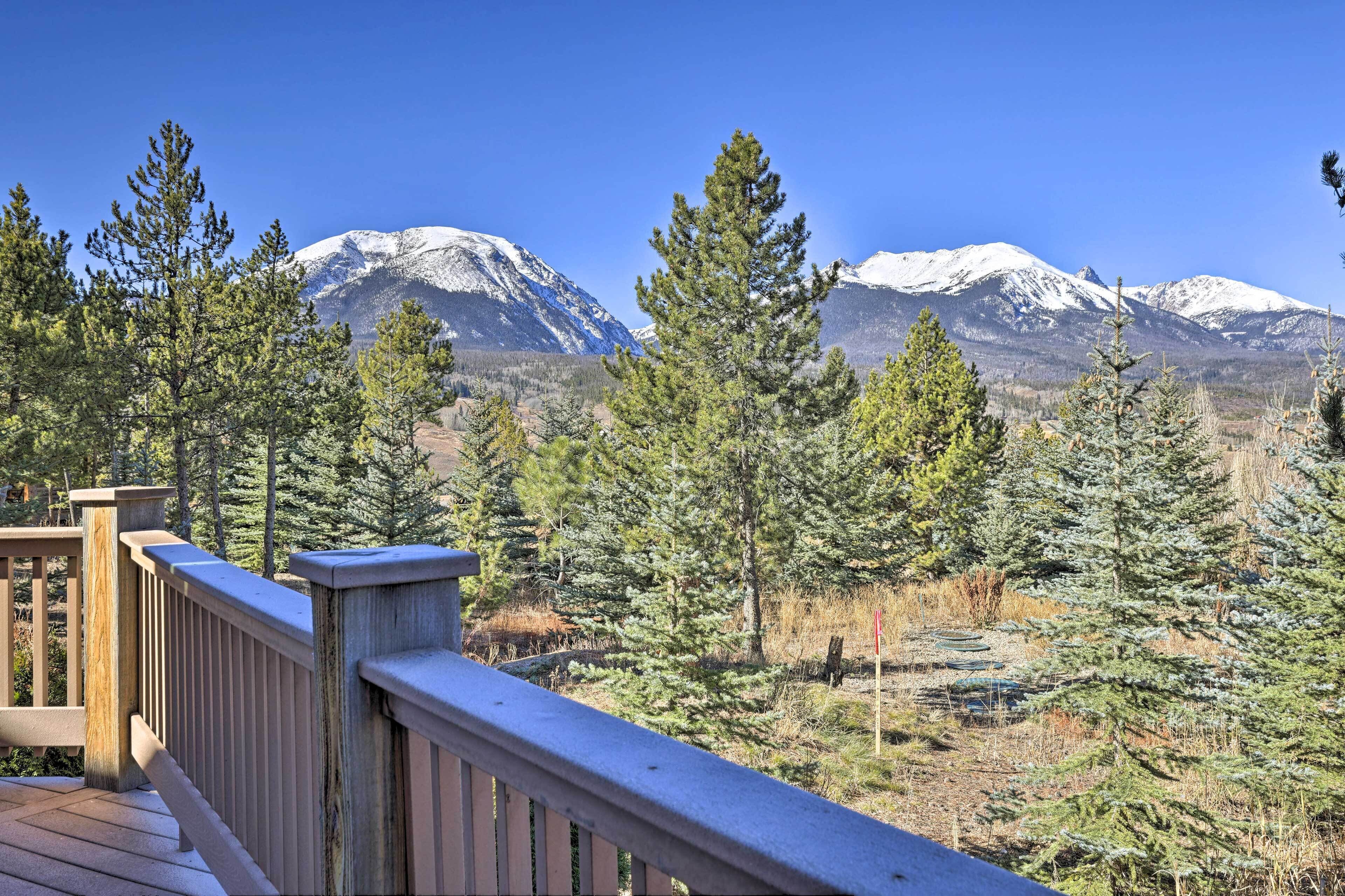 Silverthorne Cabin w/ Deck, Grill & Balcony!