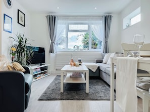 Living area - 2 bedroom accommodation in Littlehampton (Littlehampton)