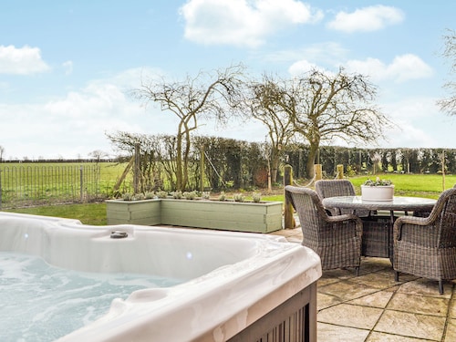 3 bedroom accommodation in Gembling