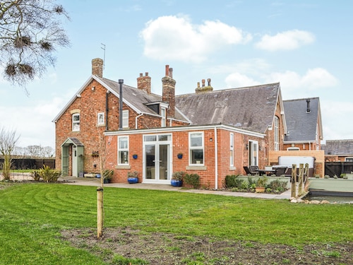 3 bedroom accommodation in Gembling