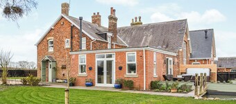 3 bedroom accommodation in Gembling