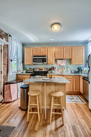 Refrigerador, microondas, horno, placa de cocina