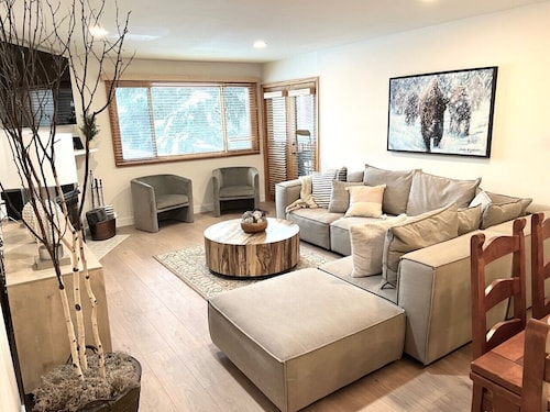 Newly Remodeled Ski-N/Ski-Out Park City Mountain Condo
