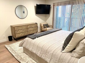 3 chambres, fer et planche à repasser, lit de bébé portatif