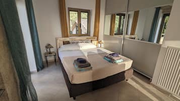3 habitaciones, escritorio, tabla de planchar con plancha y wifi gratis