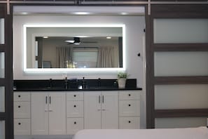 2 chambres, bureau, Wi-Fi gratuit, draps fournis