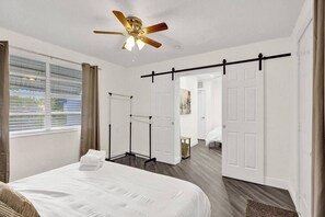 4 bedrooms, iron/ironing board, WiFi, bed sheets
