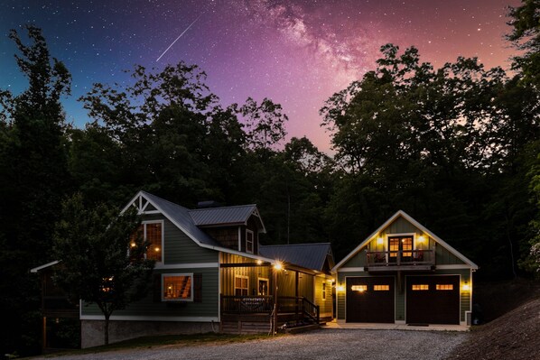 المنشأة من الخارج