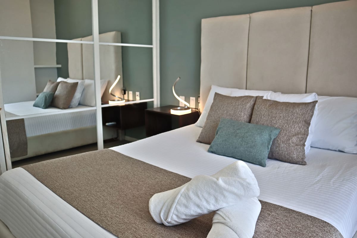 Deluxe Suite | 1 bilik tidur, peralatan tempat tidur premium, Wi-fi percuma