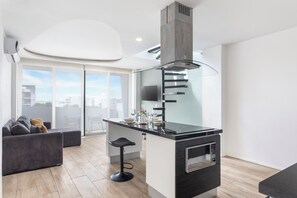 Penthouse | Vardagsrum | 38-tums smart-tv med digitalkanaler