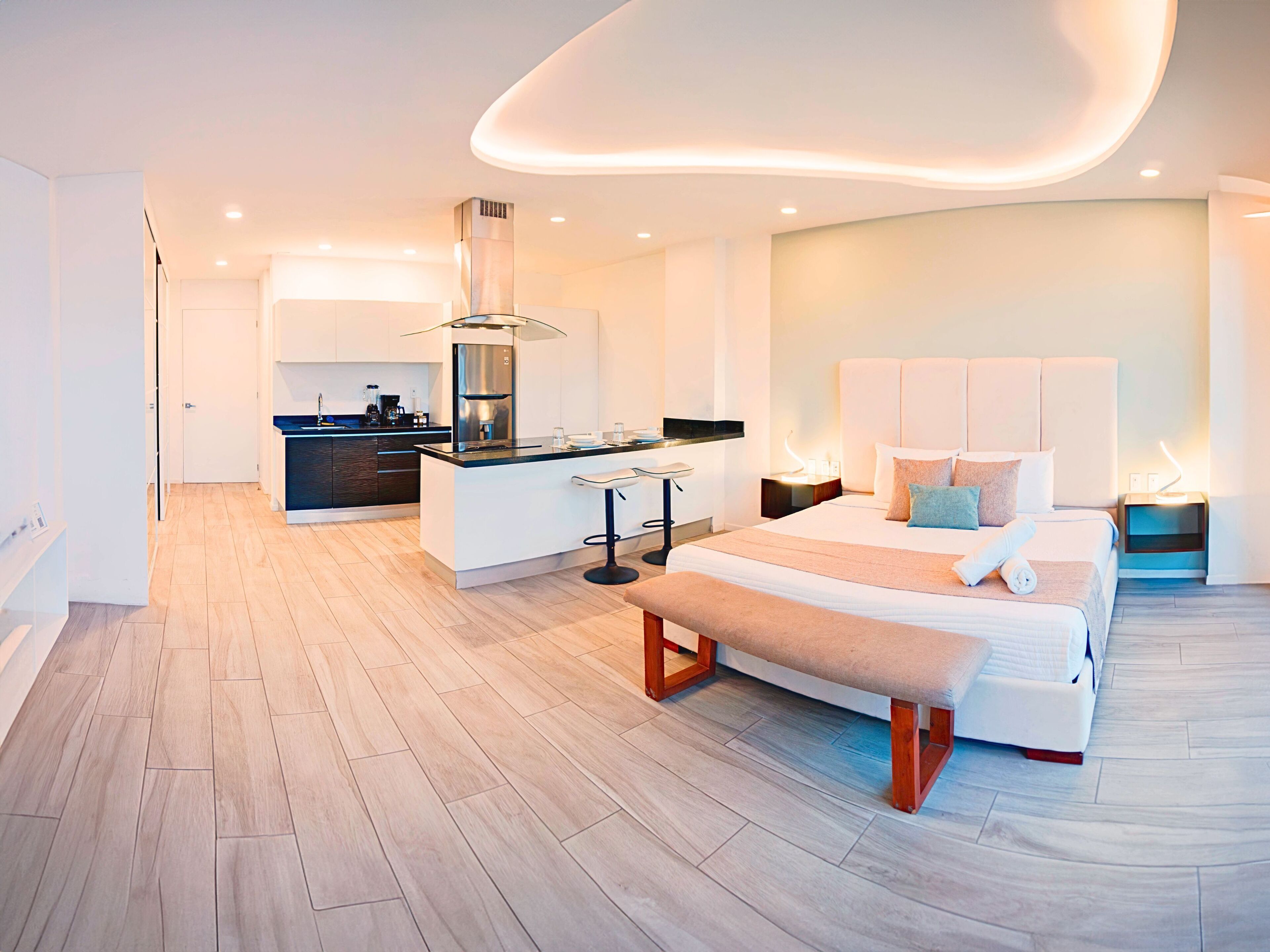 Suite | Premium bedding, free WiFi, bed sheets