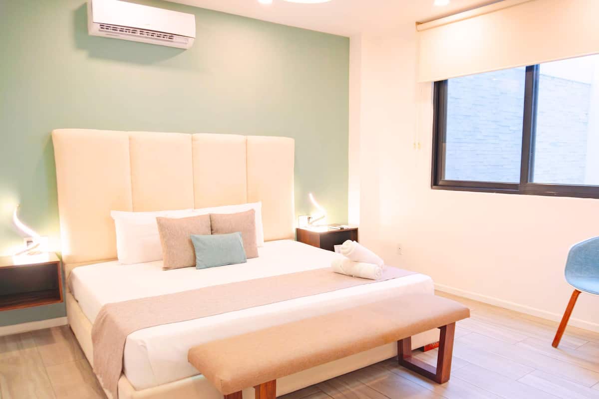 1 bedroom, premium bedding, free WiFi, bed sheets