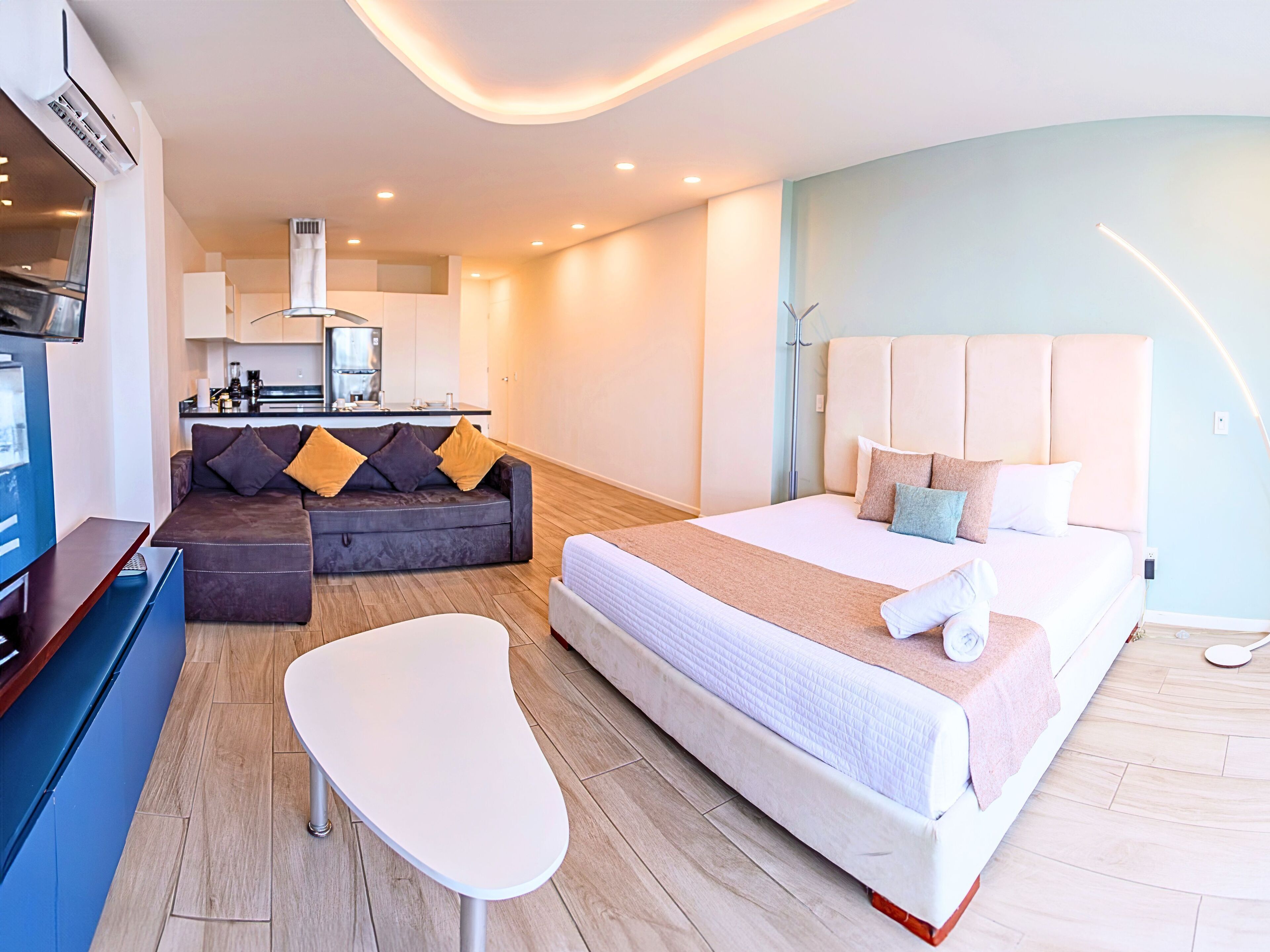 Comfort Suite | Premium bedding, free WiFi, bed sheets