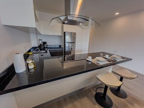 Comfort Suite | Private kitchen | Microwave, blender