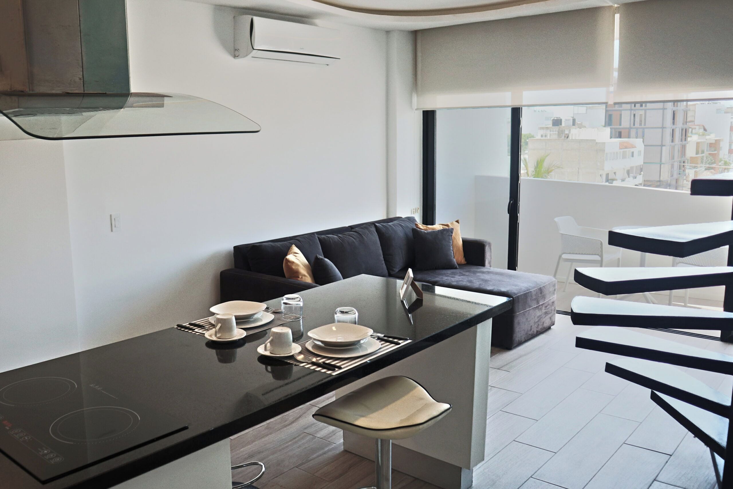 Penthouse | Woonruimte | Een 38-inch smart-tv met digitale zenders