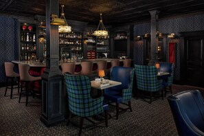 Petit déjeuner, déjeuner et dîner servis sur place, vue sur le golf