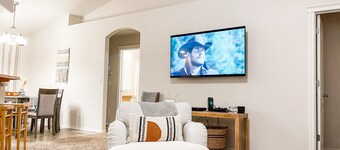 Clean, Comfy and Family Friendly Home (away from home)
