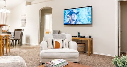 Clean, Comfy and Family Friendly Home (away from home)