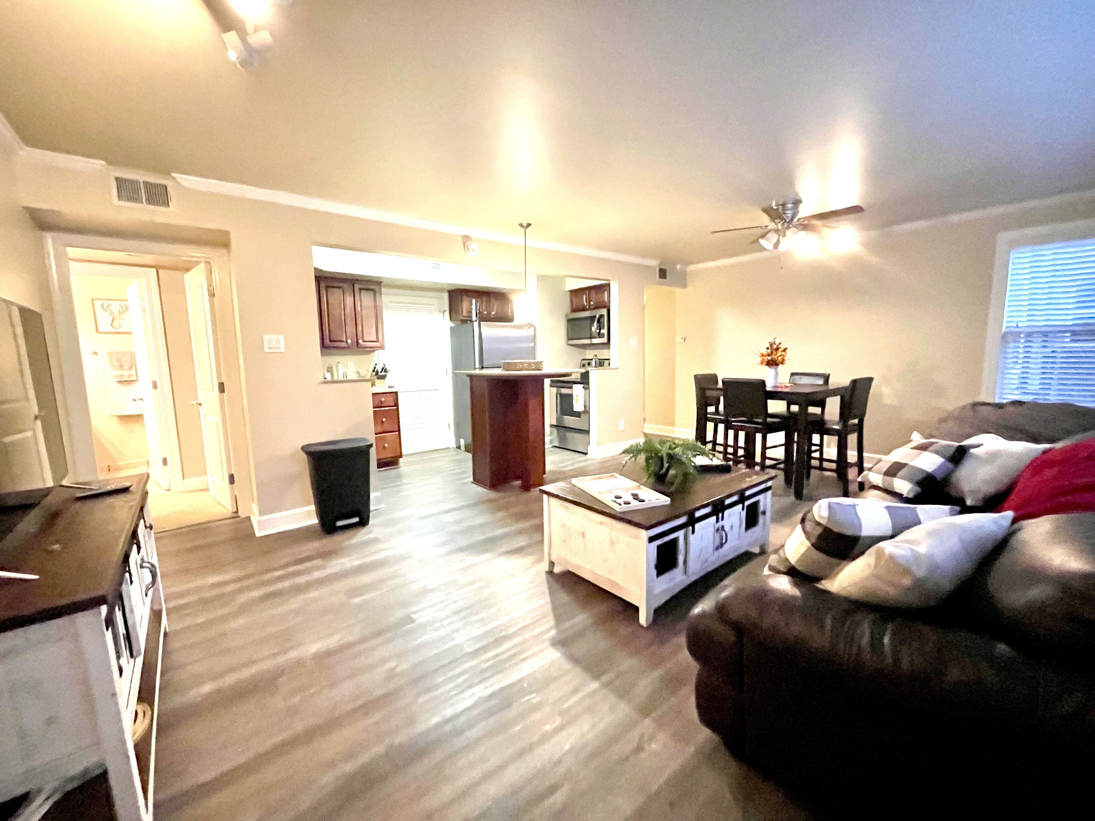 Fins Up in Oxford❤️❤️❤️ 3 bed/2 bath condo