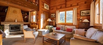Large family chalet 50 m from the slopes.