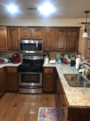 Refrigerador, microondas, horno, placa de cocina