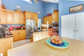 Refrigerador, microondas, parrilla de estufa y lavavajillas 