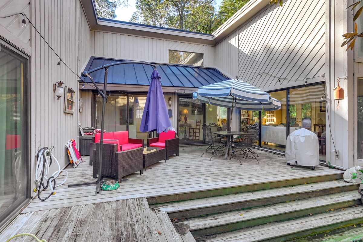 2 Mi to Beach: Hilton Head Home w/ Furnished Deck