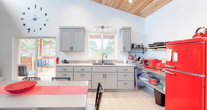 Beachy, Dog-Friendly Home Near the Coast with Free WiFi & a Kitchenette