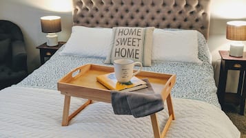 4 makuuhuonetta, silitysrauta/-lauta, ilmainen Wi-Fi, vuodevaatteet