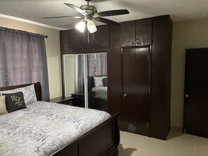 2 Schlafzimmer, Bügeleisen/Bügelbrett, kostenloses WLAN