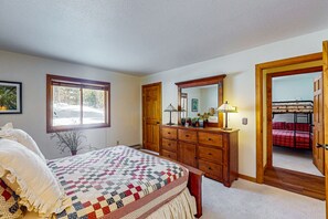 2 bedrooms, free internet, bed sheets