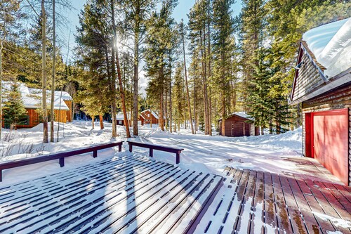 Wonderful Getaway Near Town & Slopes W/ Fast WiFi, Full Kitchen, Deck & More