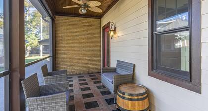 Bourbon n Horses themed 3B/2Ba home in beautiful Chevy Chase neighborhood!