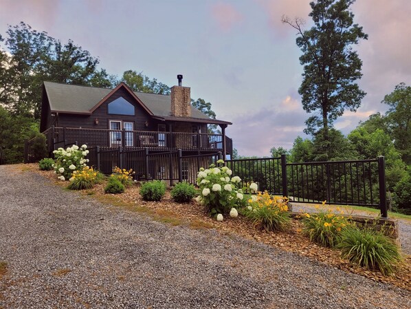 Exterior - Private & Peaceful, Family Friendly, Great Views, Clean and Cared for! (Sevierville)