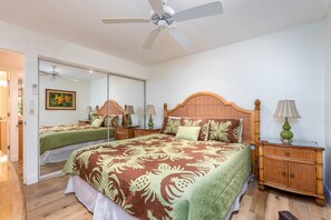 2 dormitorios, tabla de planchar con plancha, cuna de viaje