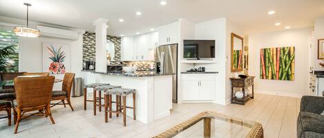 Smart-TV, Bücher, Stereoanlage