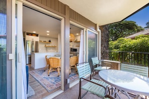 Outdoor dining - Hale Hui Kai 206 - Newly Renovated!! (Kihei)