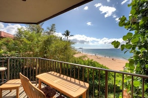 Outdoor dining - Hale Hui Kai 210 Two bedroom Two bath full Ocean and Beach Views (Kihei)